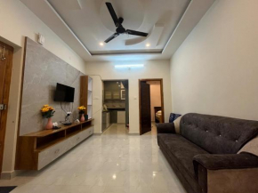 Padmavathi Homestay -2BHK 1BHK AC Apartments for group of families - Best location - Flyover to Alipiri gate - Walk to PS4 Veg Restaurant - Modular Kitchen - Super fast Wi-Fi- Near to Tirupati Bus Sta